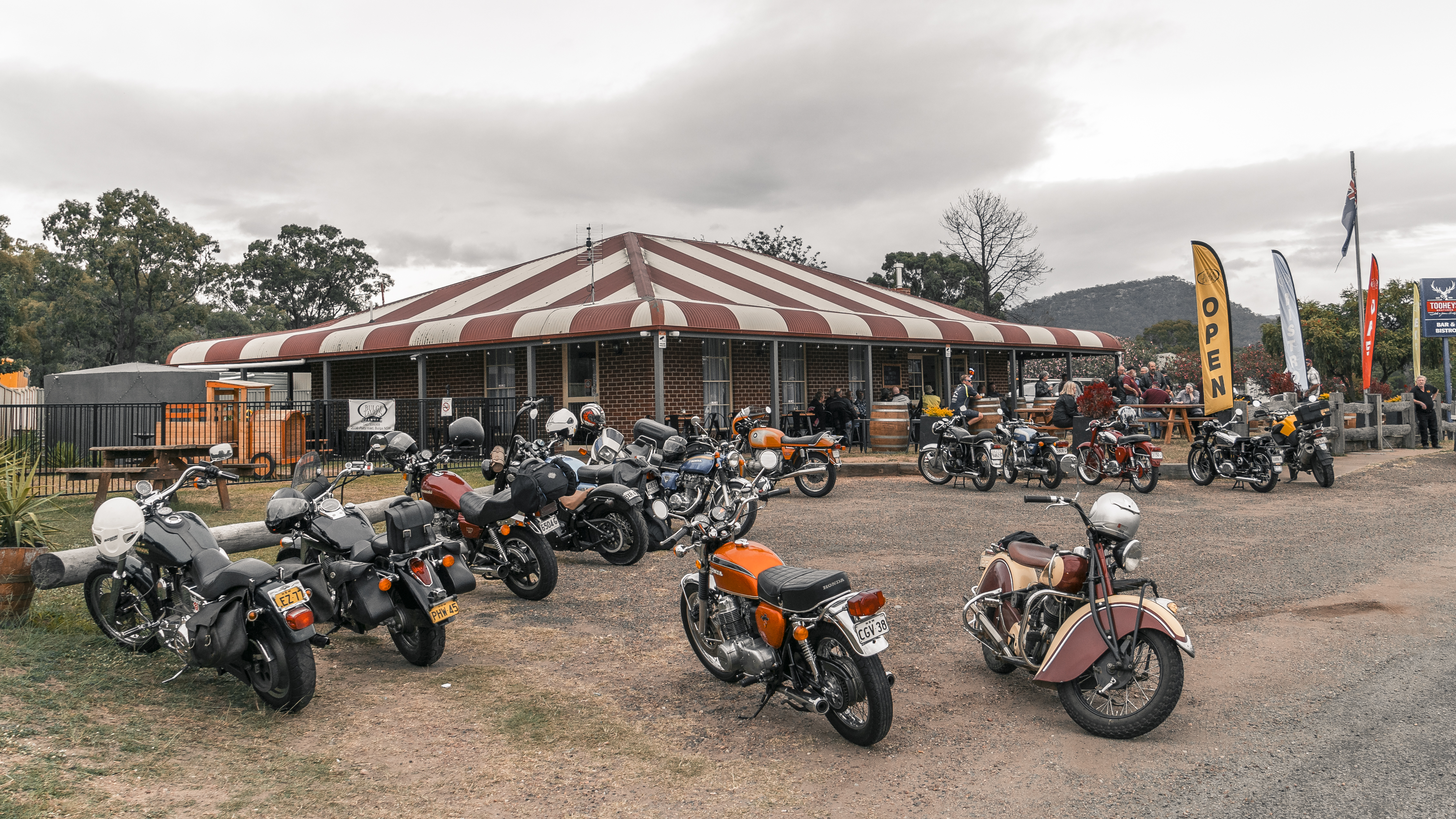 Bulga-Tavern-with-motorbikes.jpg